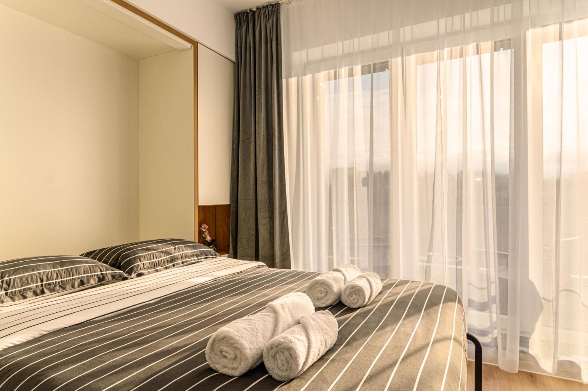Luxury Landing Apartments Complex Qualis Braşov Buitenkant foto